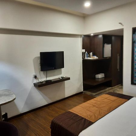 Hotel Lxia Hinjewadi - Indian Nationals Only Pimpri-Chinchwad ภายนอก รูปภาพ