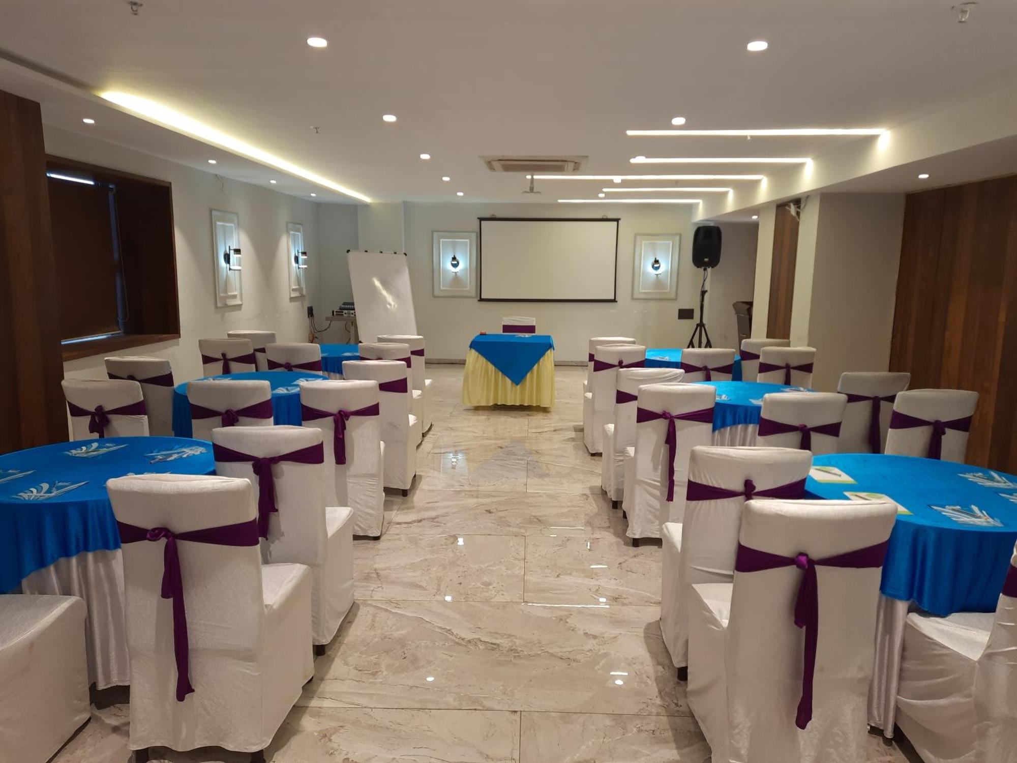 Hotel Lxia Hinjewadi - Indian Nationals Only Pimpri-Chinchwad ภายนอก รูปภาพ