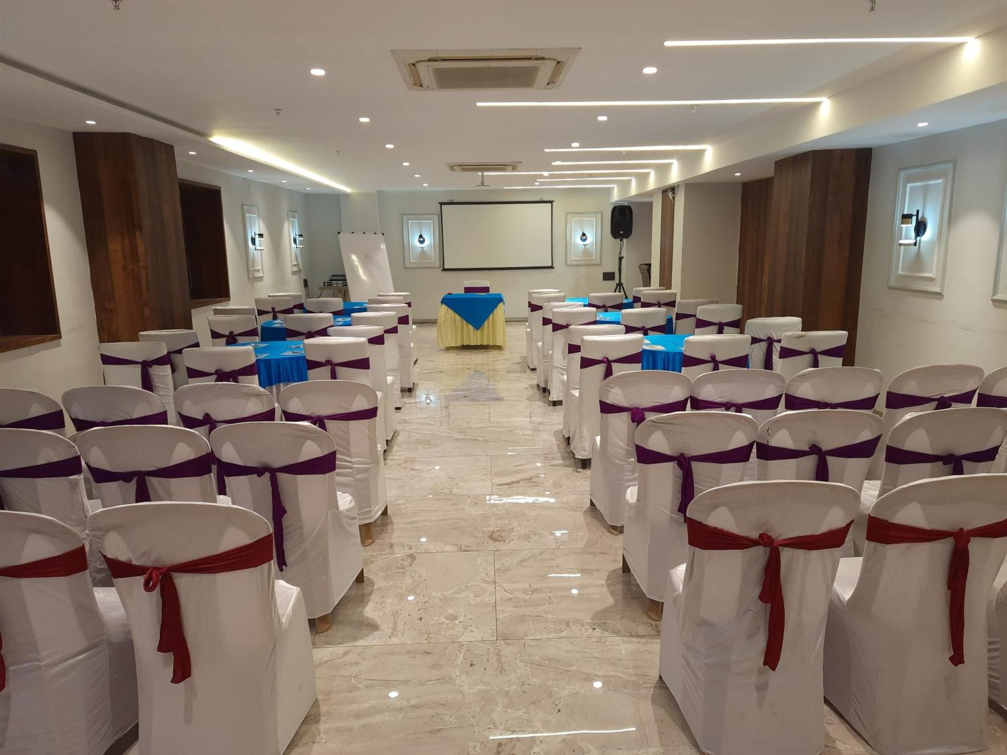 Hotel Lxia Hinjewadi - Indian Nationals Only Pimpri-Chinchwad ภายนอก รูปภาพ