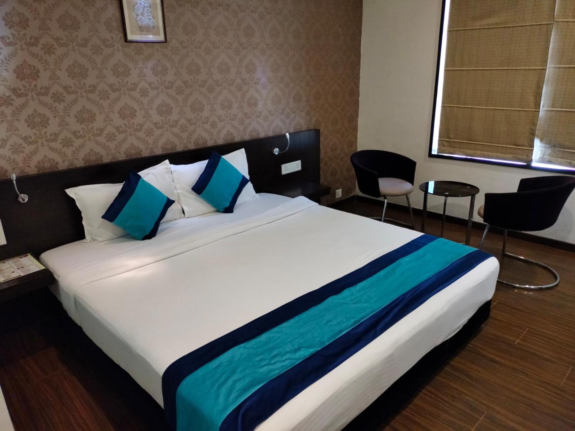 Hotel Lxia Hinjewadi - Indian Nationals Only Pimpri-Chinchwad ภายนอก รูปภาพ