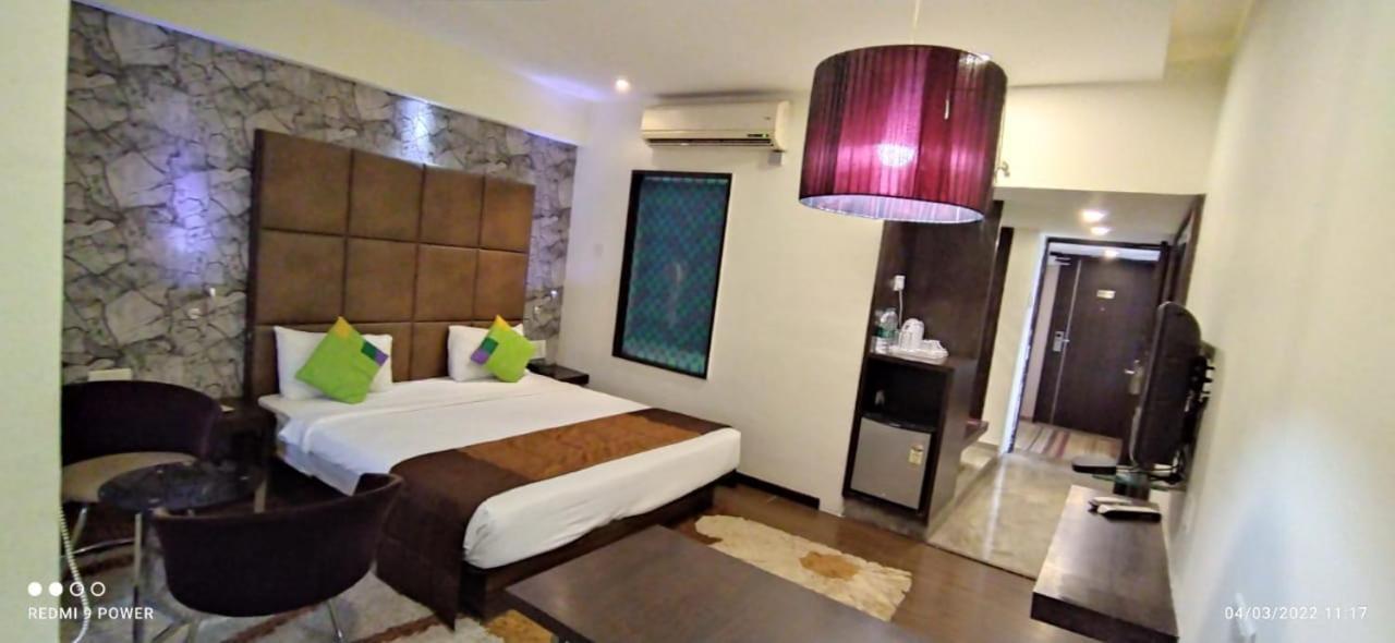 Hotel Lxia Hinjewadi - Indian Nationals Only Pimpri-Chinchwad ภายนอก รูปภาพ