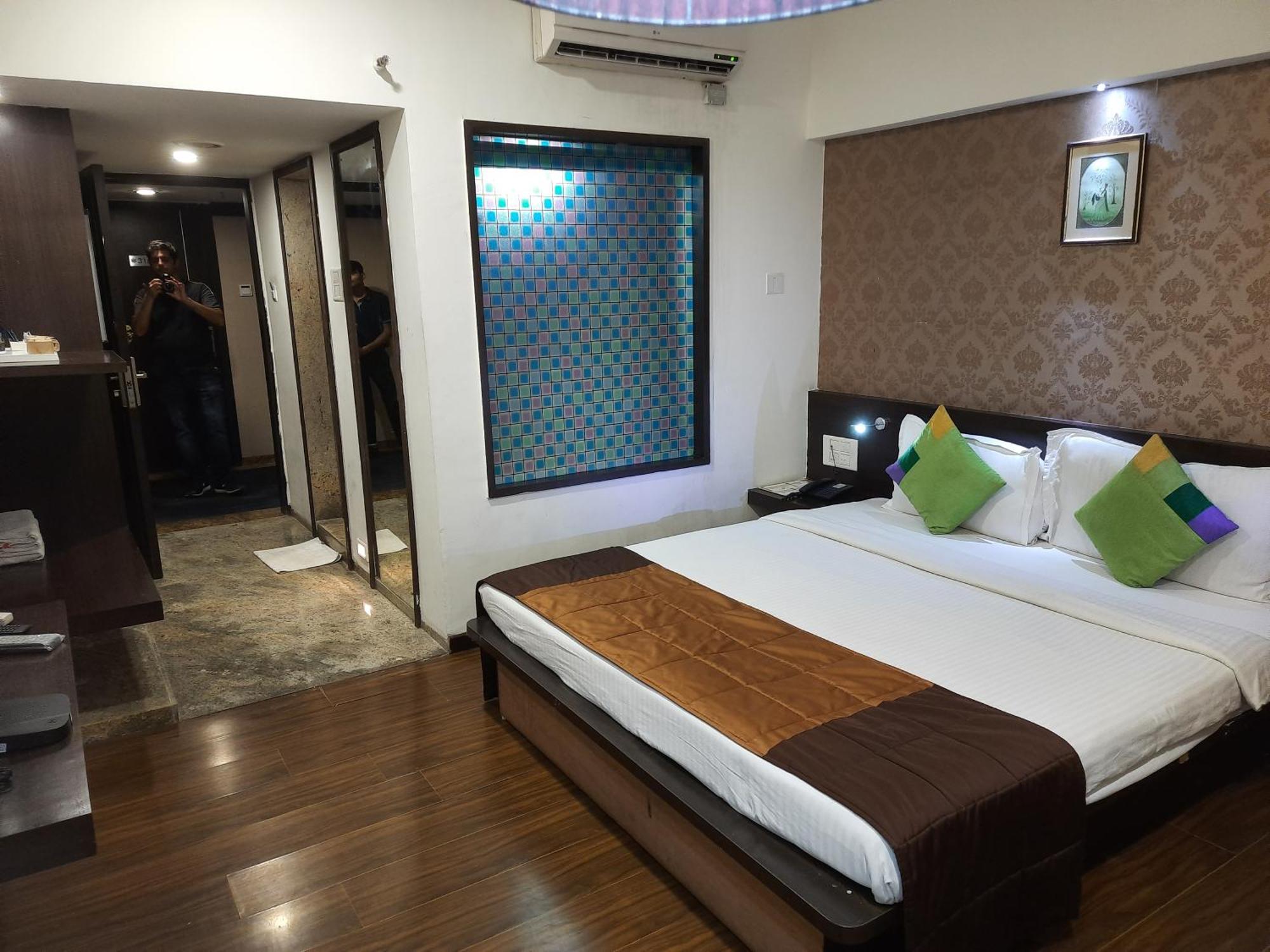 Hotel Lxia Hinjewadi - Indian Nationals Only Pimpri-Chinchwad ภายนอก รูปภาพ