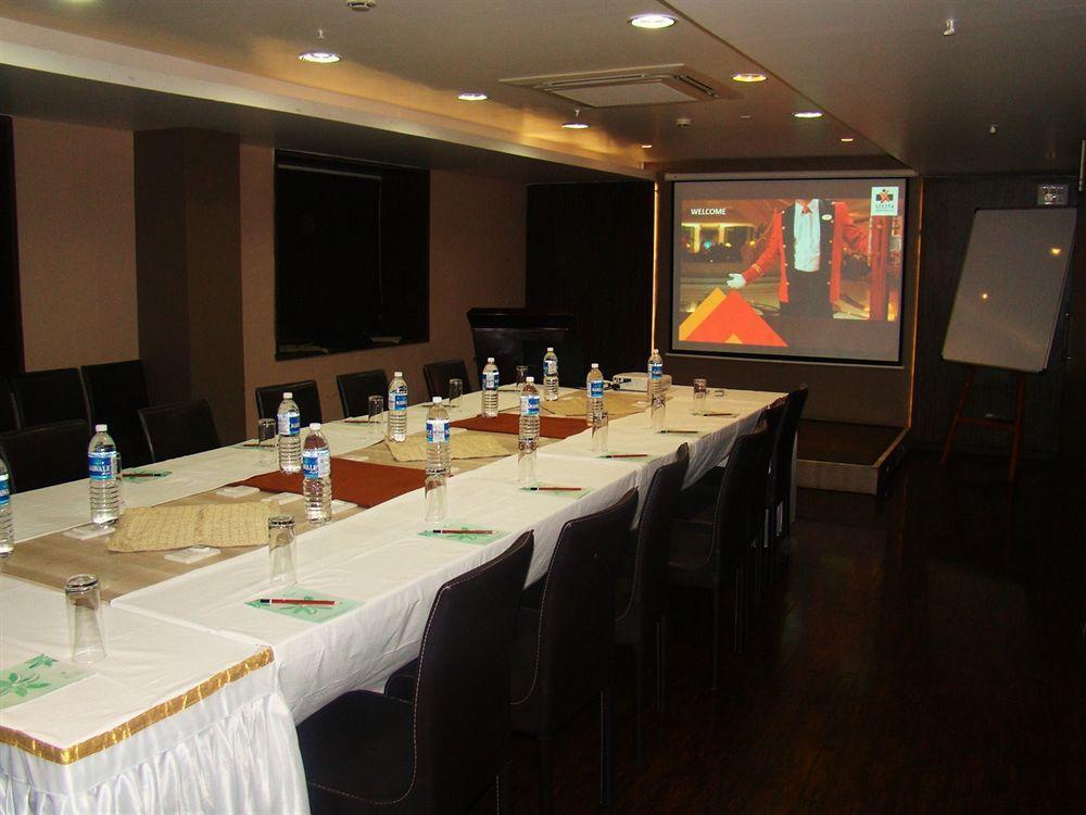 Hotel Lxia Hinjewadi - Indian Nationals Only Pimpri-Chinchwad ภายนอก รูปภาพ