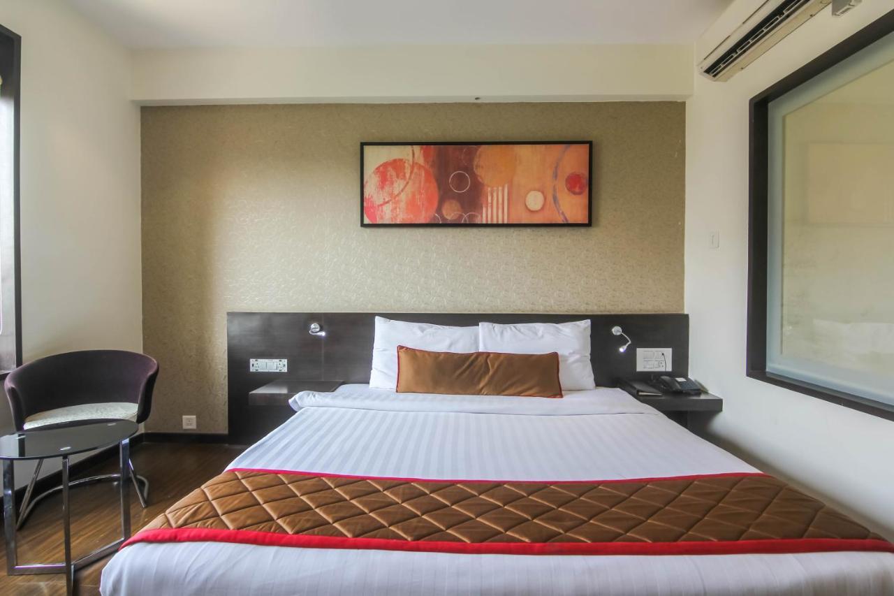 Hotel Lxia Hinjewadi - Indian Nationals Only Pimpri-Chinchwad ภายนอก รูปภาพ