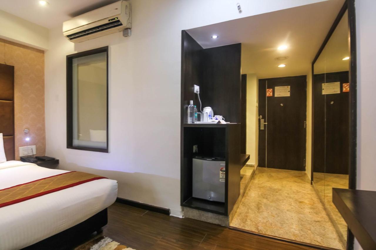 Hotel Lxia Hinjewadi - Indian Nationals Only Pimpri-Chinchwad ภายนอก รูปภาพ